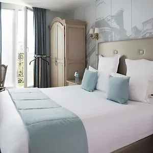 Hotel Plaza Elysees, Parijs